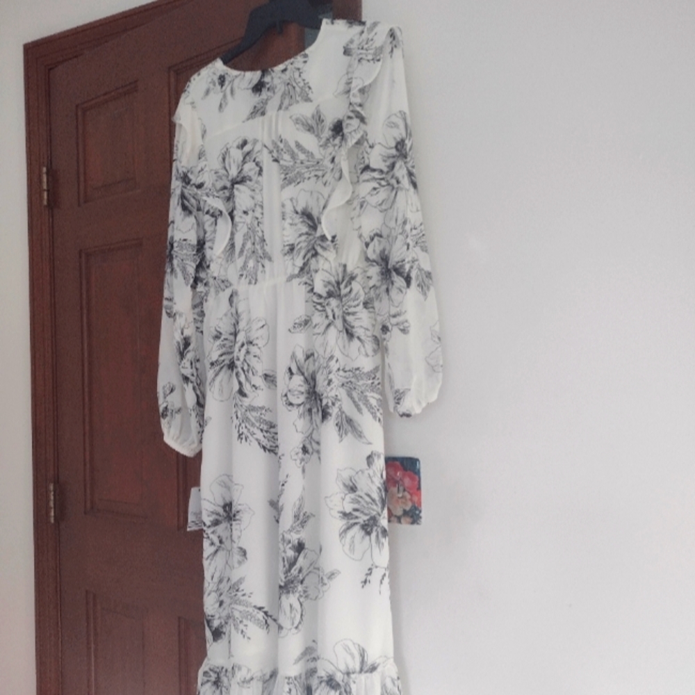 Light and flowy flower dress